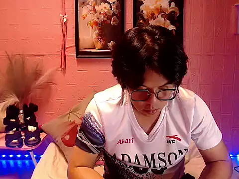akiramoore online show from May 17, 2026, 4:56 am