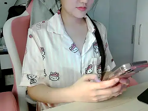 Snapshot of lucienguyen chatting on May 14, 2026, 6:05 pm lucienguyen online show from May 14, 2026, 6:05 pm