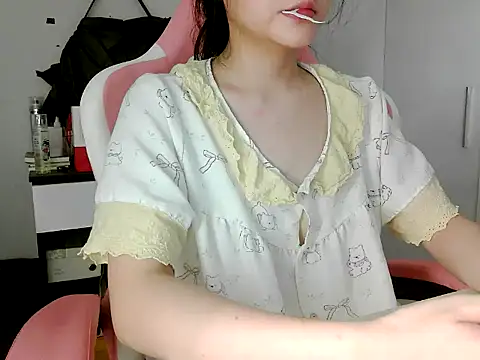 Snapshot of lucienguyen chatting on May 12, 2026, 6:03 pm lucienguyen online show from May 12, 2026, 6:03 pm