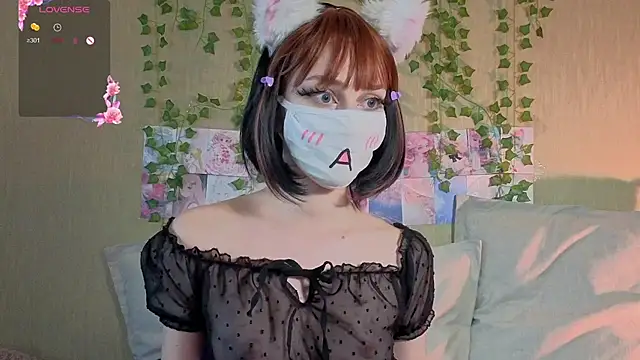 LunaNyanmi online show from May 18, 2026, 2:22 pm