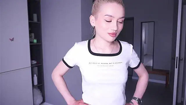 princess blonde online show from April 7, 2026, 7:32 am