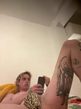 Snapshot of lucasdeexxx chatting on April 6, 2026, 9:05 pm lucasdeexxx online show from April 6, 2026, 9:05 pm