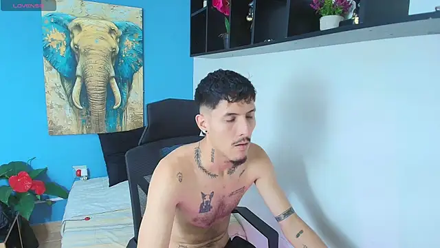 ALEXXXTREM69 online show from May 1, 2026, 12:26 am
