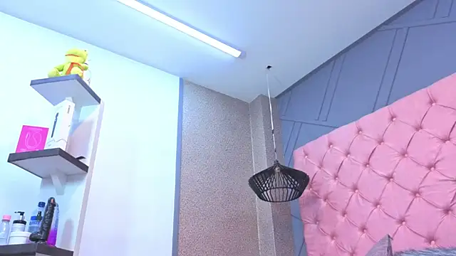 Snapshot of Mia_horney- chatting on April 14, 2026, 12:54 pm Mia horney- online show from April 14, 2026, 12:54 pm