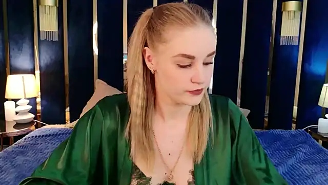 Snapshot of Molly_Voses chatting on June 21, 2026, 8:58 pm Molly Voses online show from June 21, 2026, 8:58 pm