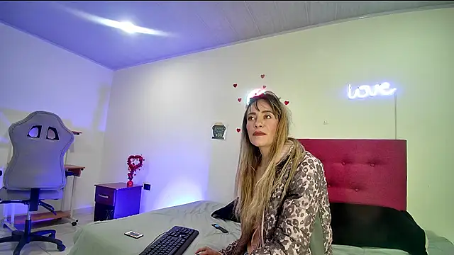 Snapshot of Lorena_sweet33 chatting on April 7, 2026, 1:57 pm Lorena sweet33 online show from April 7, 2026, 1:57 pm