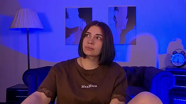 AdrianaToress online show from June 8, 2026, 6:08 pm