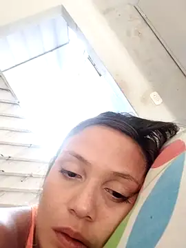 Raianaferreira online show from April 8, 2026, 6:42 pm