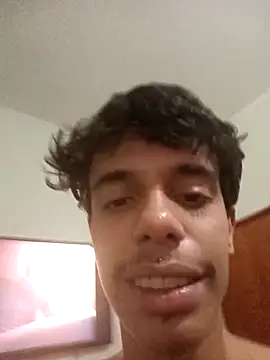 Snapshot of raiotrajado chatting on April 7, 2026, 6:43 pm raiotrajado online show from April 7, 2026, 6:43 pm