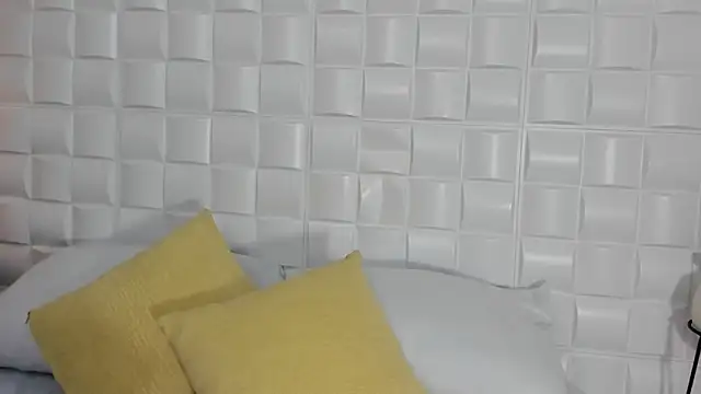 Snapshot of valen_martinez_ chatting on May 15, 2026, 7:23 pm valen martinez online show from May 15, 2026, 7:23 pm