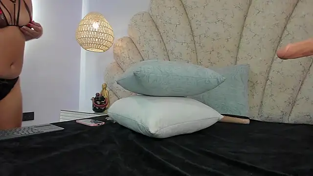 zoe blosson online show from May 13, 2026, 2:40 am