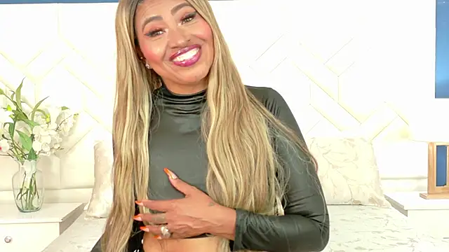Snapshot of Kiara_Parker_ chatting on April 24, 2026, 8:44 pm Kiara Parker online show from April 24, 2026, 8:44 pm