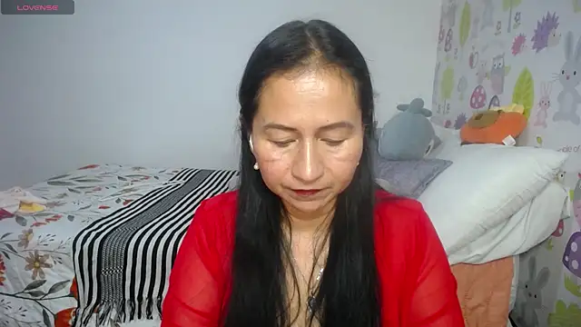 Snapshot of Tyna_b chatting on July 17, 2026, 2:20 am Tyna b online show from July 17, 2026, 2:20 am