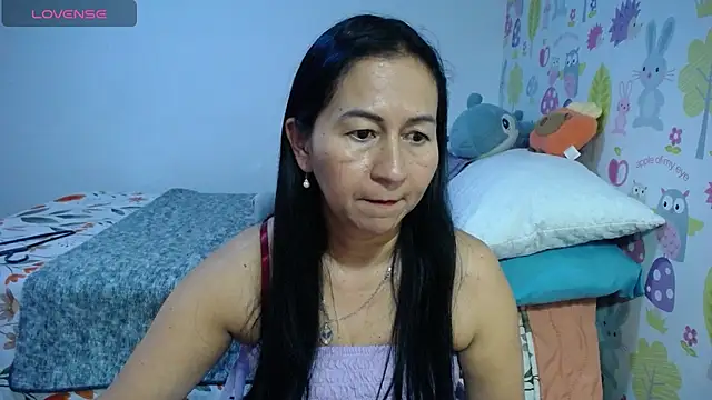 Snapshot of Tyna_b chatting on July 28, 2026, 10:09 pm Tyna b online show from July 28, 2026, 10:09 pm