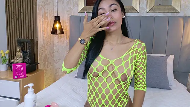 VegaSara online show from May 7, 2026, 7:50 pm