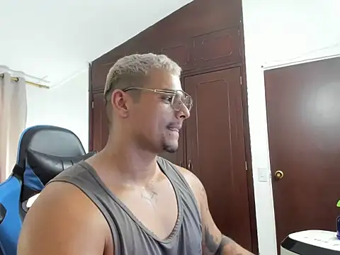 Snapshot of Iron_leo chatting on April 7, 2026, 9:16 pm Iron leo online show from April 7, 2026, 9:16 pm