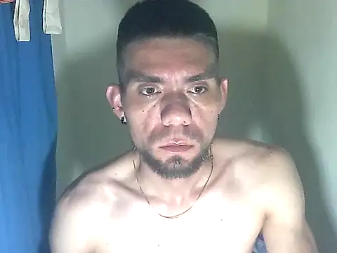 Snapshot of thomas2wood chatting on May 22, 2026, 11:47 pm thomas2wood online show from May 22, 2026, 11:47 pm