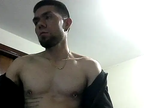Snapshot of thomas2wood chatting on May 8, 2026, 1:53 am thomas2wood online show from May 8, 2026, 1:53 am