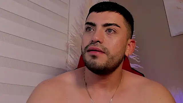Snapshot of Alexander_Diazz chatting on May 16, 2026, 12:20 am Alexander Diazz online show from May 16, 2026, 12:20 am