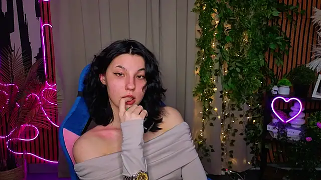 Snapshot of SharonBrowns chatting on April 15, 2026, 7:58 pm SharonBrowns online show from April 15, 2026, 7:58 pm