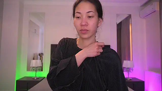 YunaYum online show from April 28, 2026, 3:11 am