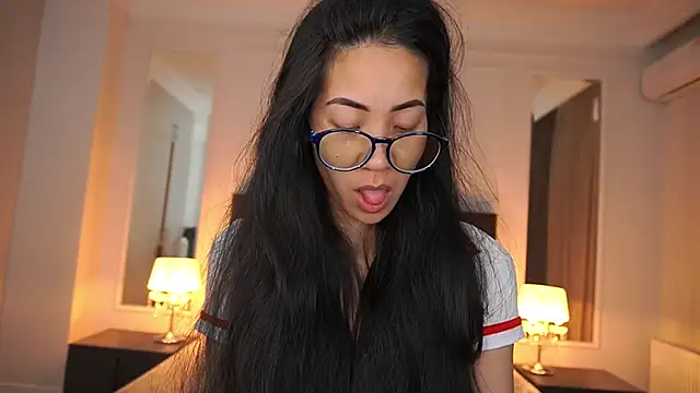 YunaYum online show from April 22, 2026, 8:15 pm