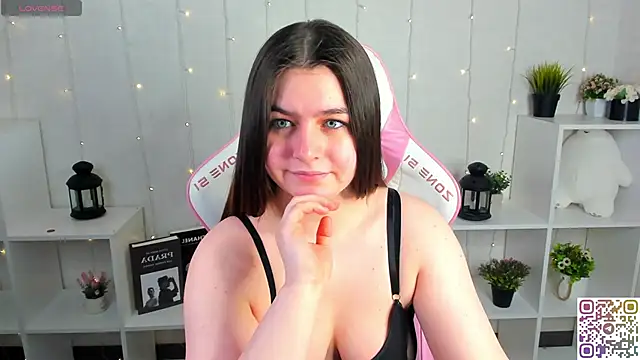Margaret  Moon online show from May 18, 2026, 8:08 am
