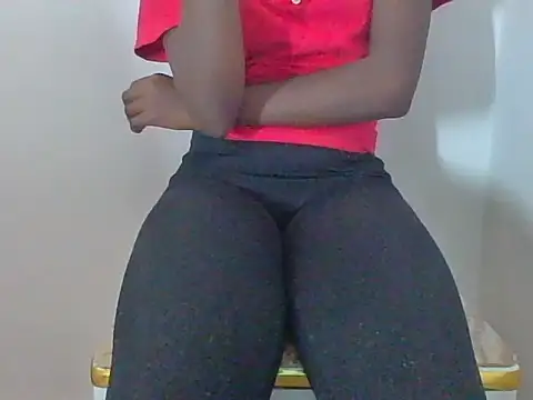 Snapshot of Momoe02 chatting on April 12, 2026, 10:40 am Momoe02 online show from April 12, 2026, 10:40 am