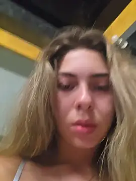 AylinRosee online show from July 7, 2026, 2:03 am