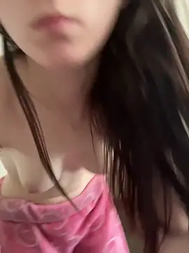 Munchkinbaby72318 online show from April 21, 2026, 7:42 pm