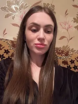 AlinaLove3213 online show from May 9, 2026, 8:01 pm