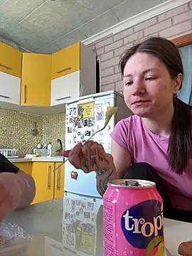 Snapshot of _viega_ chatting on April 9, 2026, 4:14 am viega online show from April 9, 2026, 4:14 am