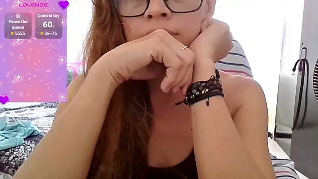Snapshot of Lannah__ chatting on May 3, 2026, 3:04 pm Lannah online show from May 3, 2026, 3:04 pm