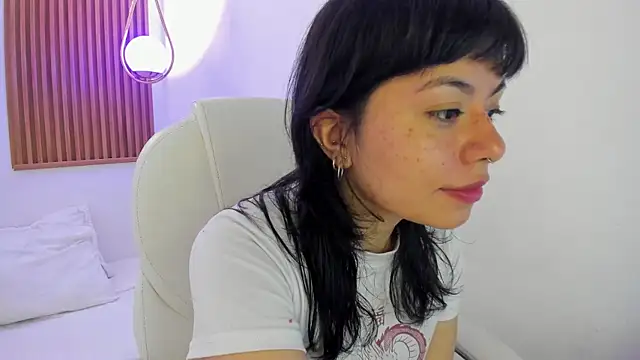 ghostmila online show from April 19, 2026, 1:23 pm