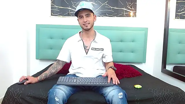 PowerLustX online show from May 6, 2026, 4:05 am