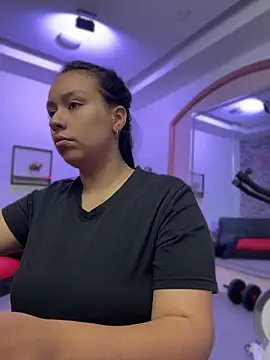 Belavelvet online show from April 13, 2026, 2:54 pm