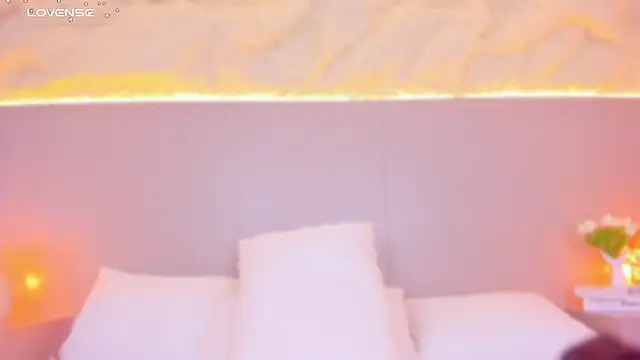 Snapshot of AlisonRoos chatting on April 11, 2026, 7:45 am AlisonRoos online show from April 11, 2026, 7:45 am