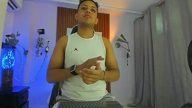 Snapshot of CONNOR_42 chatting on April 13, 2026, 11:47 am CONNOR 42 online show from April 13, 2026, 11:47 am