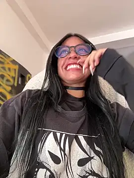 Kattze  online show from April 9, 2026, 8:37 pm