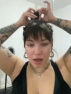 Snapshot of cherryxxox chatting on May 17, 2026, 1:27 am cherryxxox online show from May 17, 2026, 1:27 am