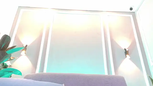 milurousse online show from April 12, 2026, 7:28 pm