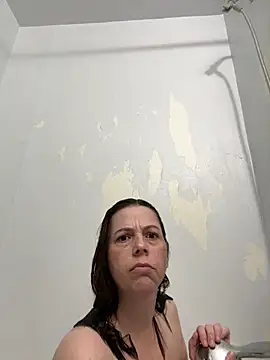 lily1982 online show from May 20, 2026, 4:37 pm