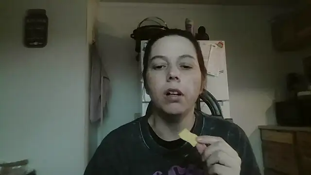 lily1982 online show from May 5, 2026, 8:12 pm