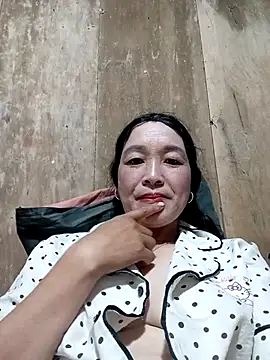 vanlucky2 online show from May 18, 2026, 4:07 am