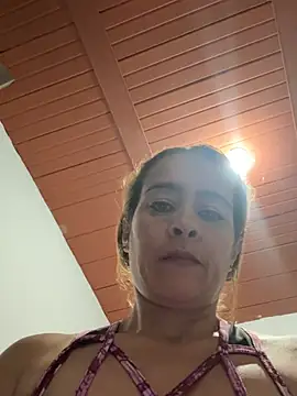 Natigoonzalez online show from April 18, 2026, 4:37 am