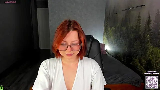 Snapshot of Lessi_Panic chatting on April 30, 2026, 1:01 am Lessi Panic online show from April 30, 2026, 1:01 am