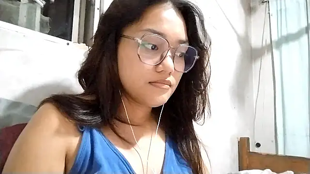 OliviaCarchi online show from May 16, 2026, 1:32 pm