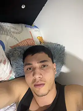 Snapshot of Max_valiant chatting on April 9, 2026, 12:01 am Max valiant online show from April 9, 2026, 12:01 am