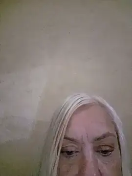 Julia20X online show from June 7, 2026, 8:36 pm