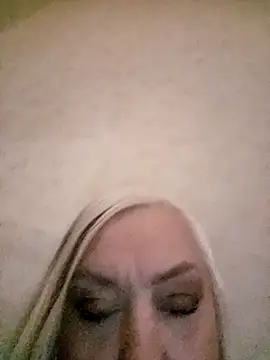 Julia20X online show from April 23, 2026, 12:29 pm